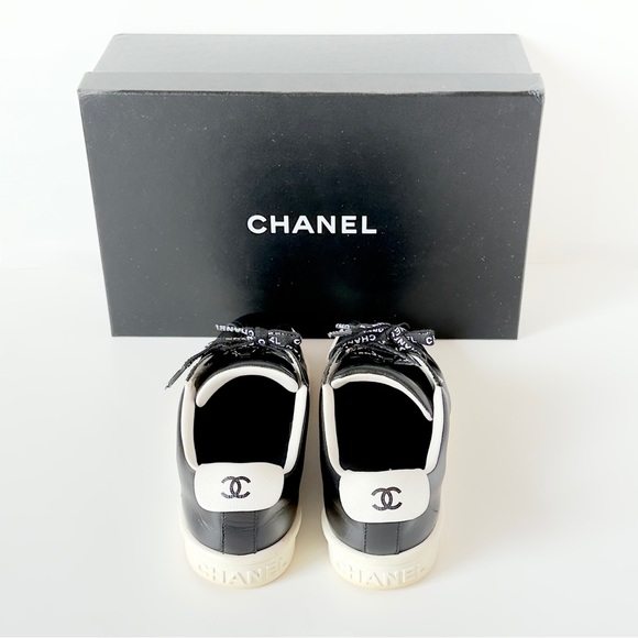 Chanel Women’s Leather Sneakers size Italy 38.5 (US8). - Picture 2 of 8